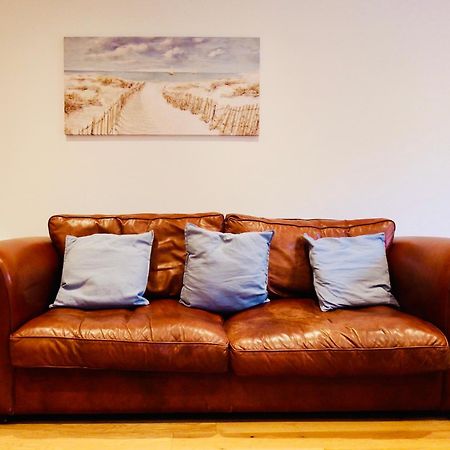 Newly Renovated 3 Bedroom Victorian Detached House ボーンマス エクステリア 写真