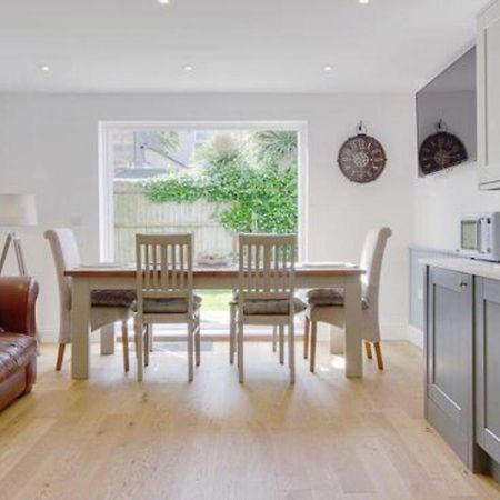 Newly Renovated 3 Bedroom Victorian Detached House ボーンマス エクステリア 写真
