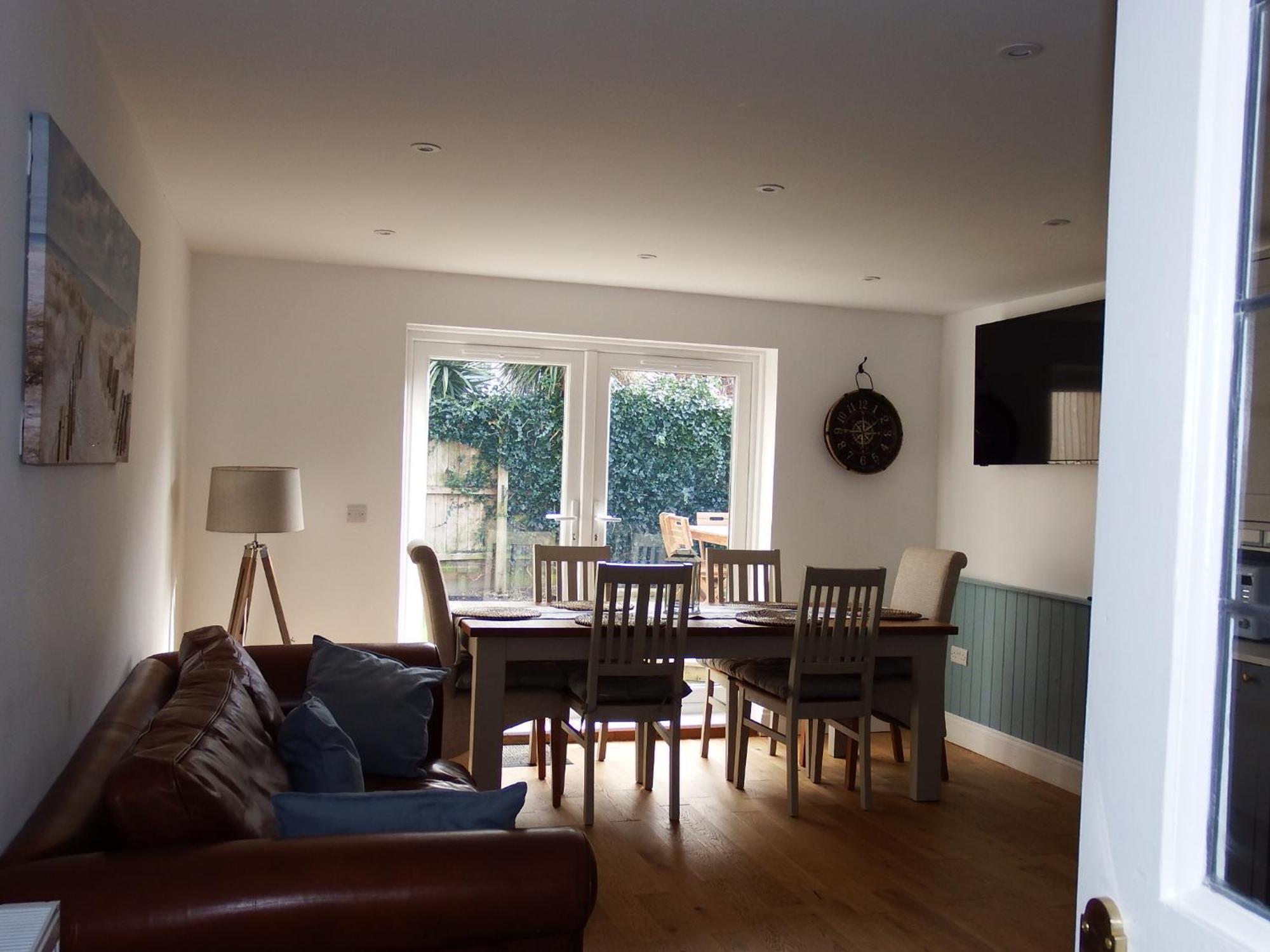 Newly Renovated 3 Bedroom Victorian Detached House ボーンマス エクステリア 写真