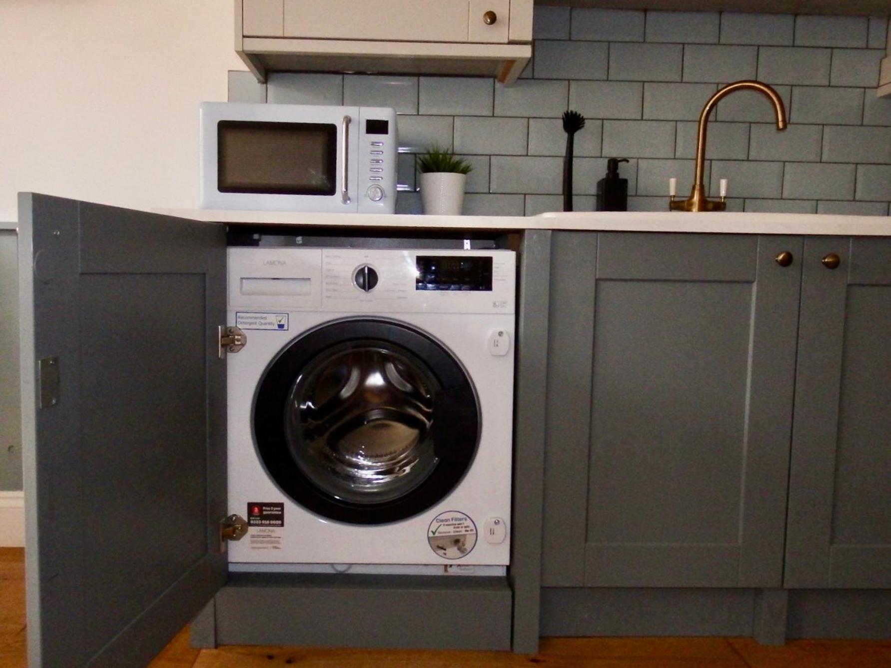 Newly Renovated 3 Bedroom Victorian Detached House ボーンマス エクステリア 写真