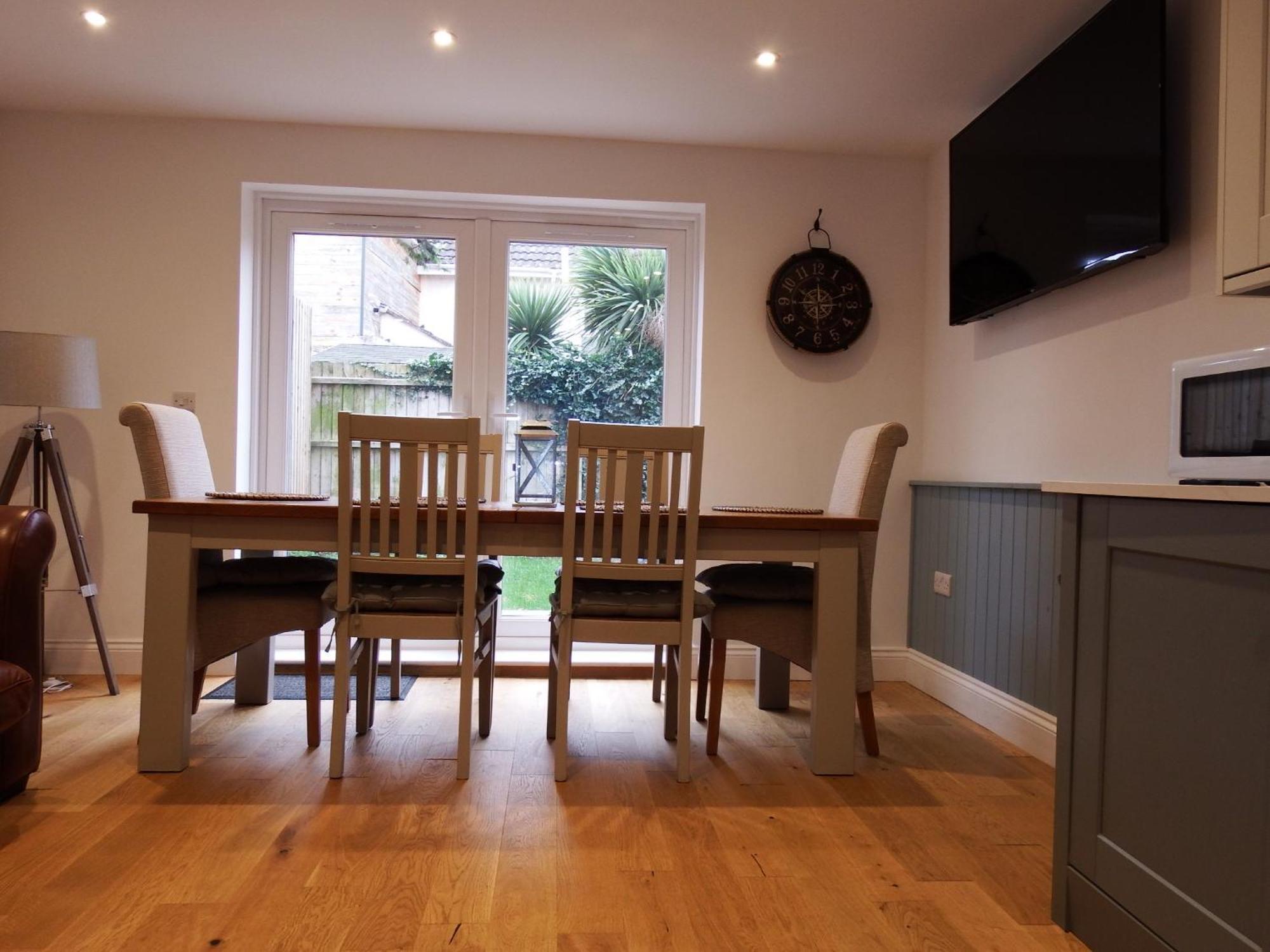 Newly Renovated 3 Bedroom Victorian Detached House ボーンマス エクステリア 写真