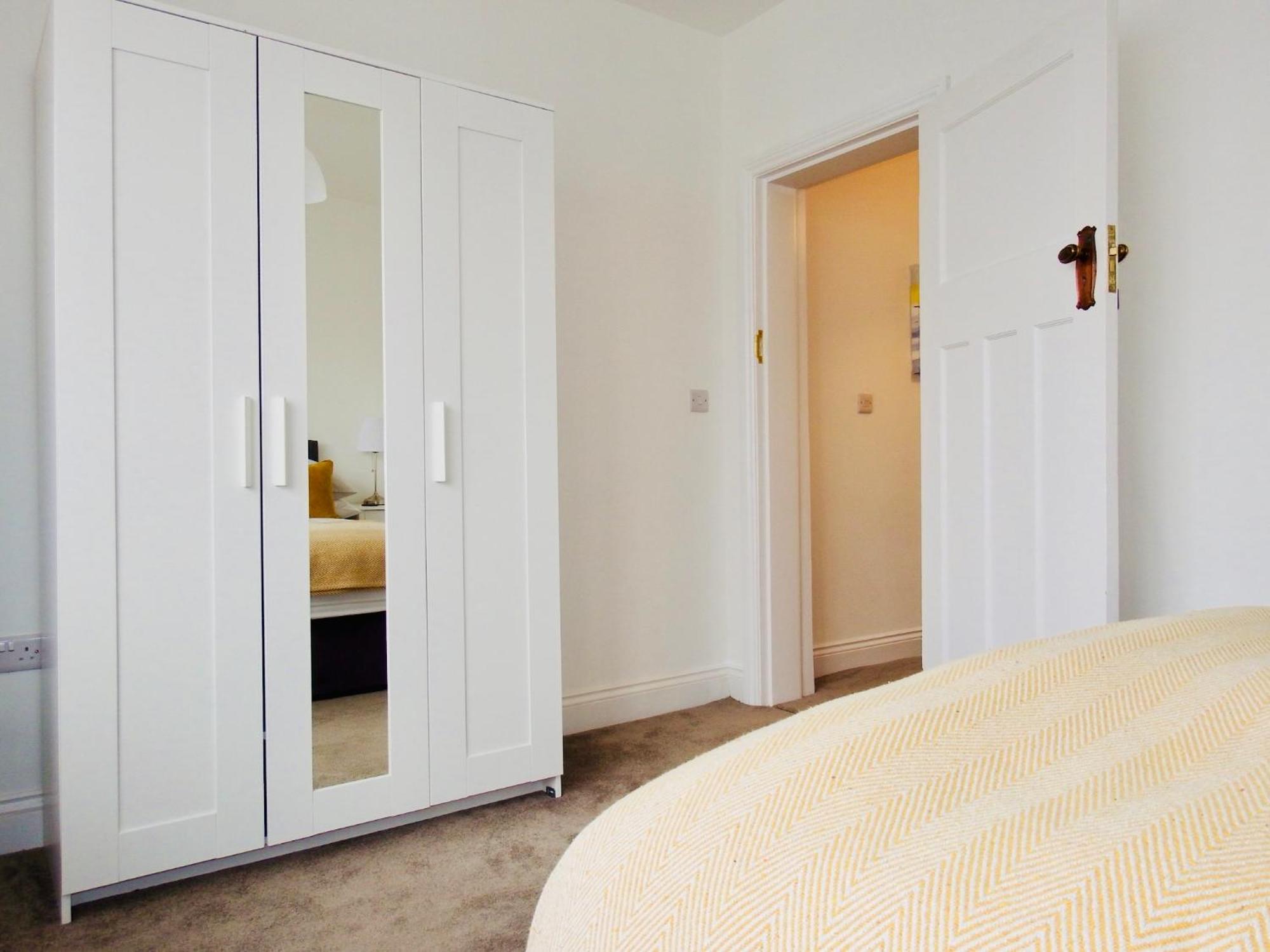 Newly Renovated 3 Bedroom Victorian Detached House ボーンマス エクステリア 写真
