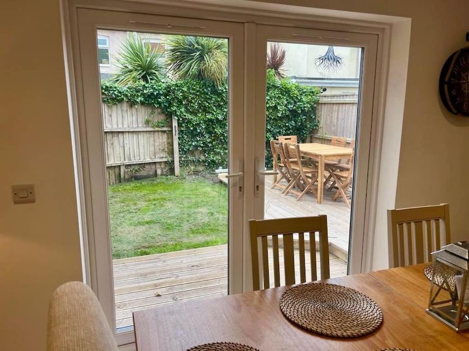 Newly Renovated 3 Bedroom Victorian Detached House ボーンマス エクステリア 写真