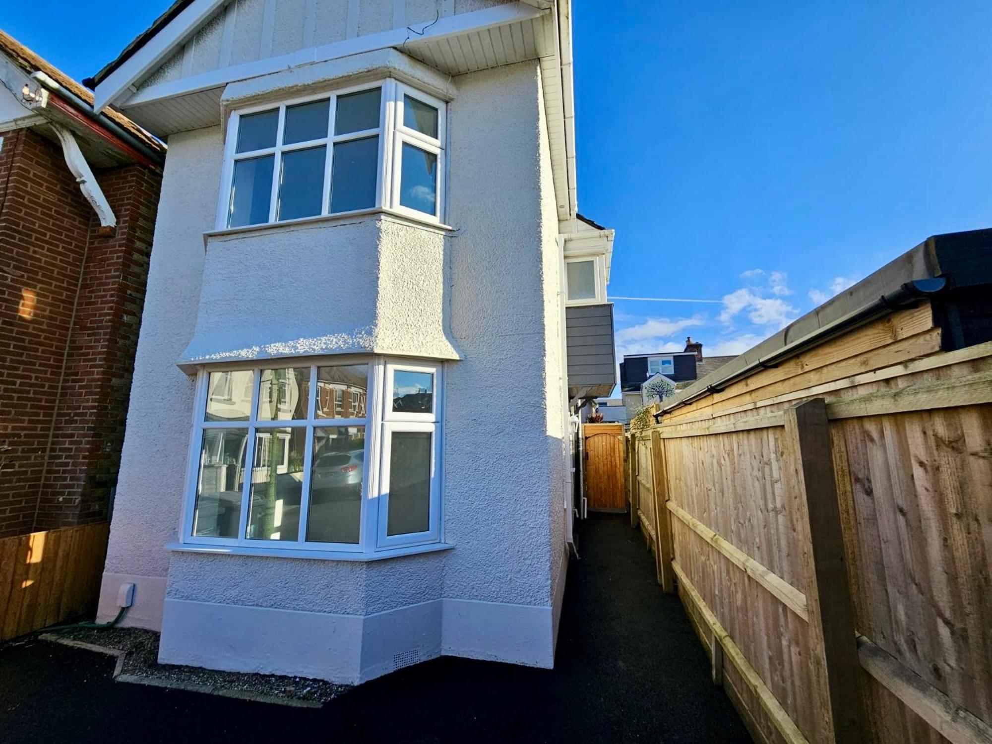 Newly Renovated 3 Bedroom Victorian Detached House ボーンマス エクステリア 写真