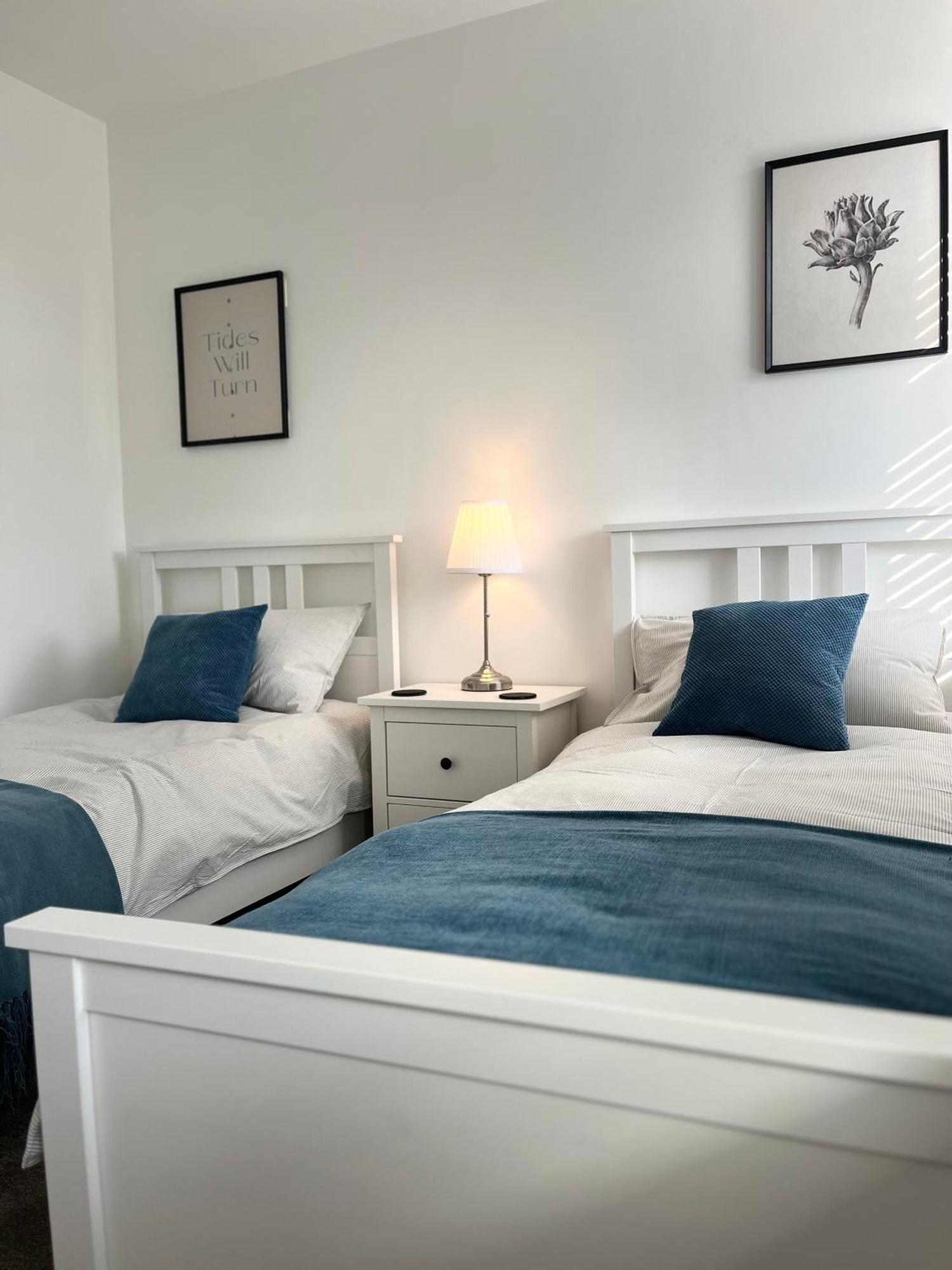Newly Renovated 3 Bedroom Victorian Detached House ボーンマス エクステリア 写真