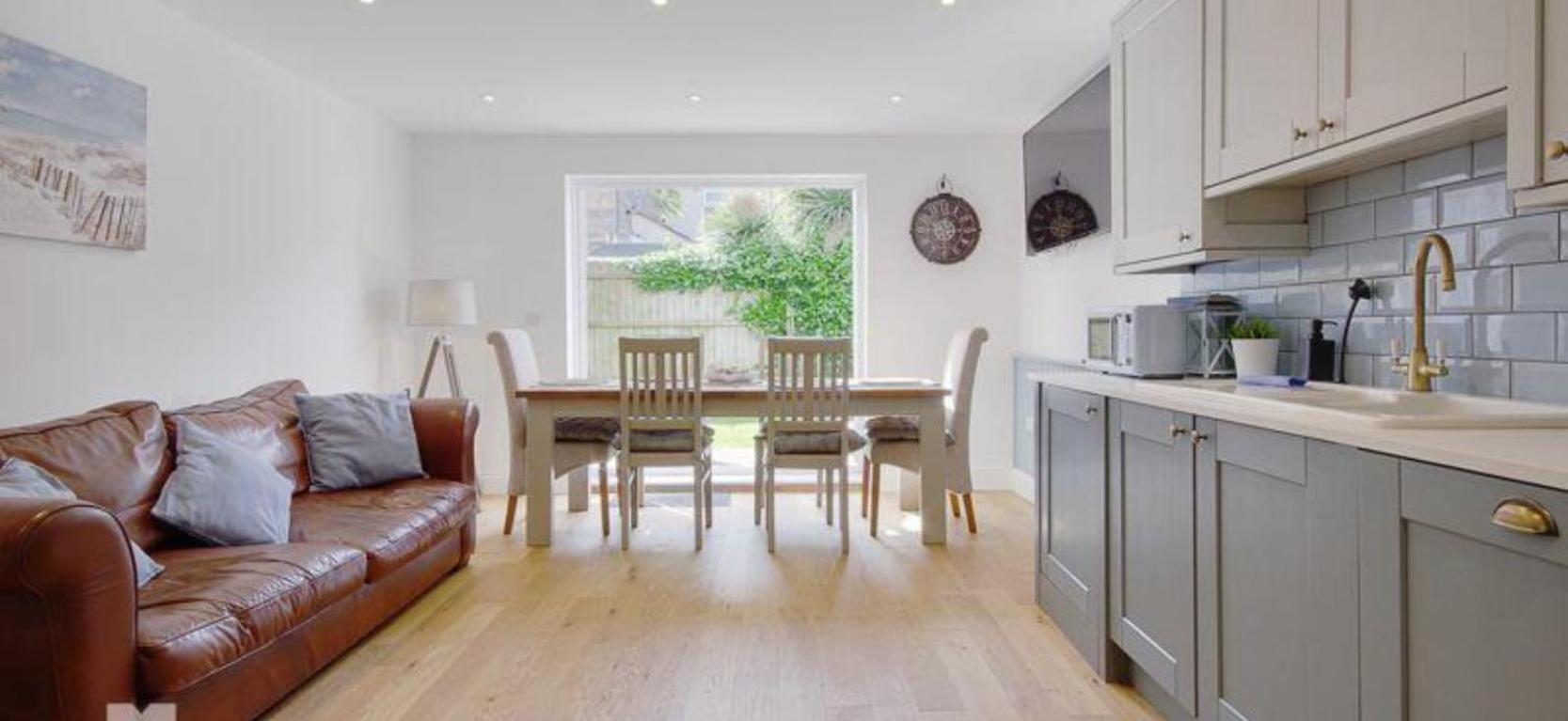 Newly Renovated 3 Bedroom Victorian Detached House ボーンマス エクステリア 写真